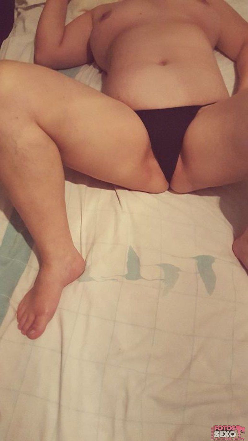 Meu rabão muito guloso de vestido e fio dental querendo pau 15