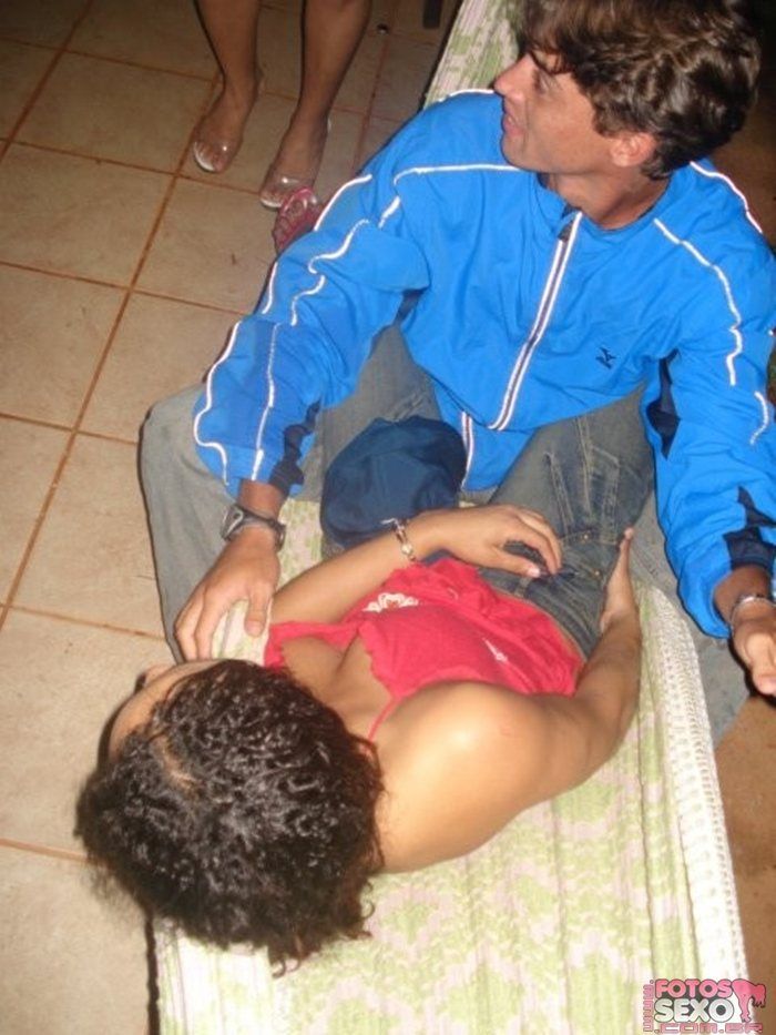 Safadinhas bebadas trepando gostoso com primos 21