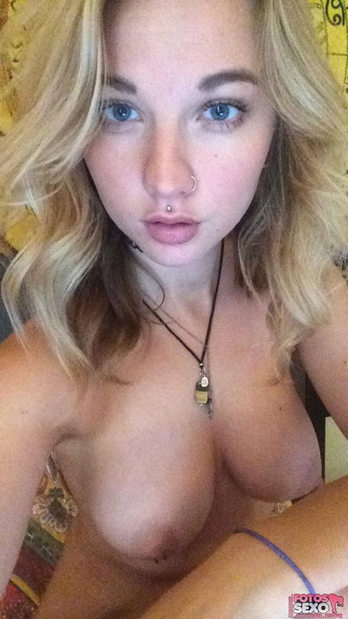 Loira peituda perdeu celular com nudes 23